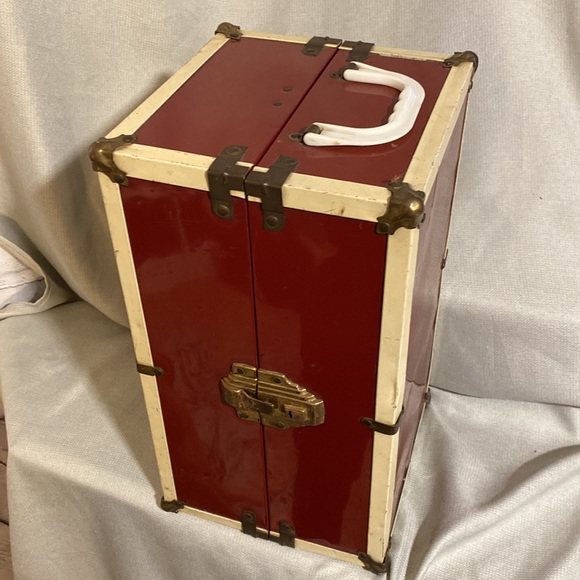 Vintage Red Metal Doll Trunk With Handmade Doll Clothes - Picture 3 of 16